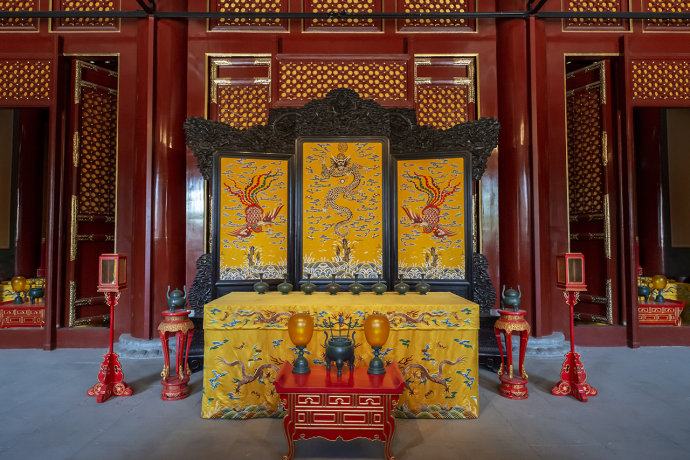 乘旭日春光访北海白塔走景山寿皇殿