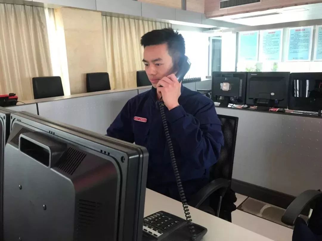 这个号码也被称之为人民群众"生命线","119"接警员们就是这生命线上的