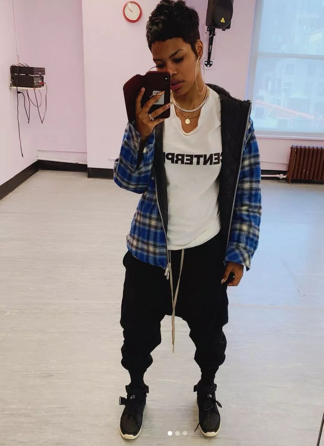 明星上脚丨"爱你 3000 遍" travis scott 这对模范情侣又做了什么?