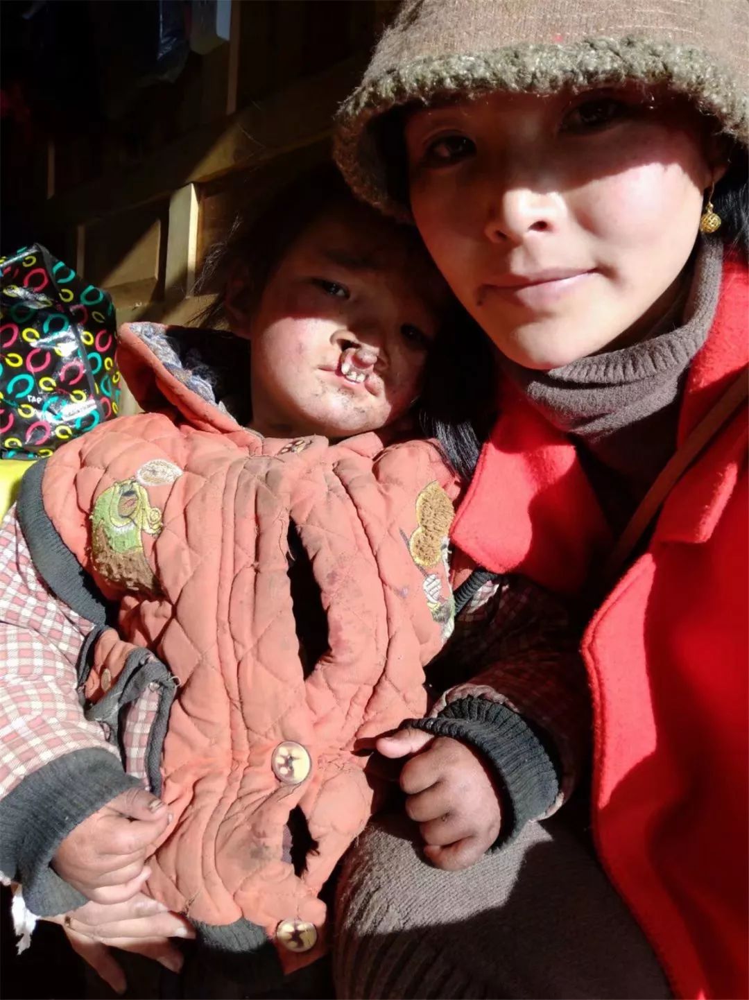 脱贫攻坚小故事我的贫困户小女孩桑准县委办措斯基附视频