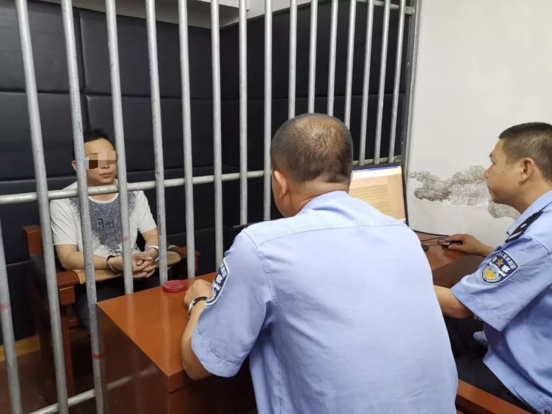 汕头某村扫黄带走一群雅女