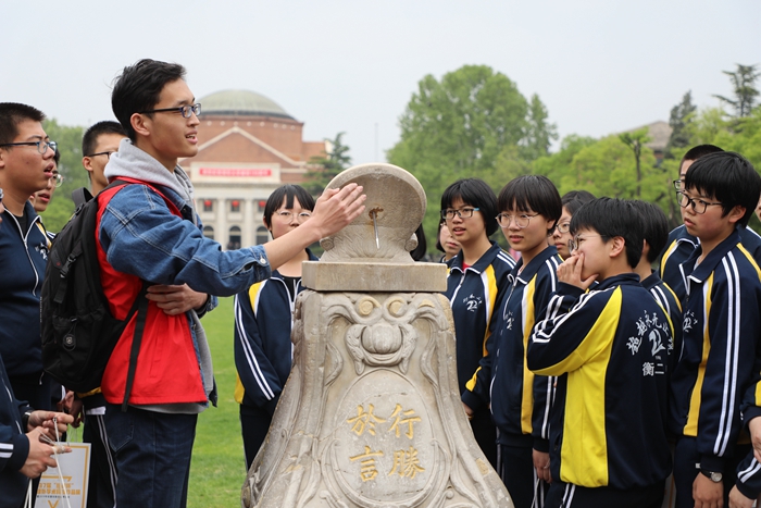 衡水市第二中学学子赴清华大学开展研学实践活动