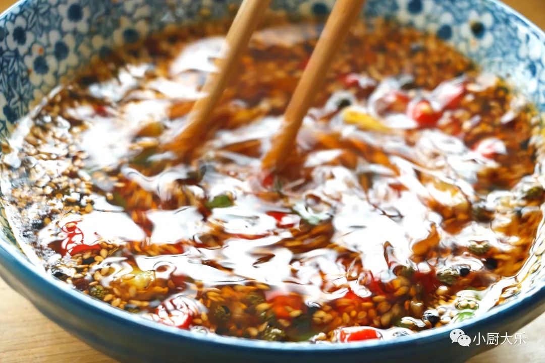 厨房凉微（厨房怎样
凉快）《厨房怎么凉快》