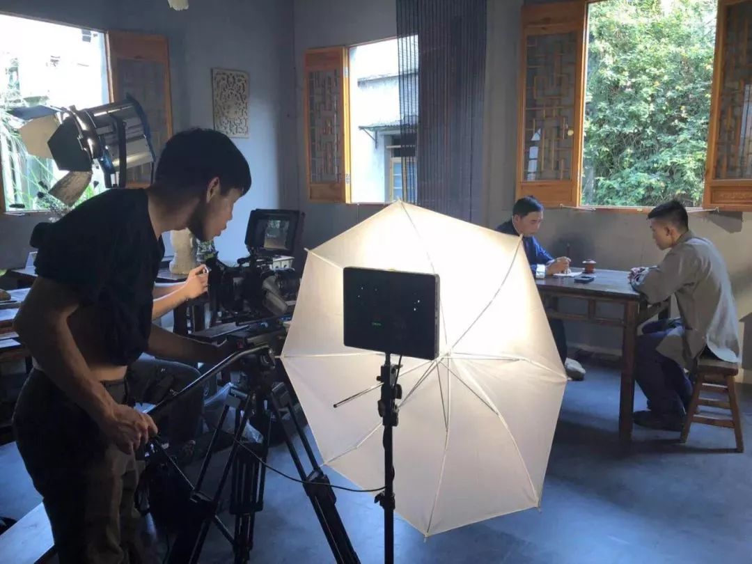 演员:宋亦乐 方少珊 卢泽萍柯灿阳 林少慧 马坤雄 李桂才主题书法:谢