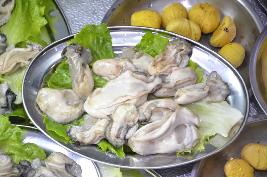 新会这家热搜榜第一的粥底火锅店,一人一锅最鲜味!罗氏虾/螃蟹/生蚝.