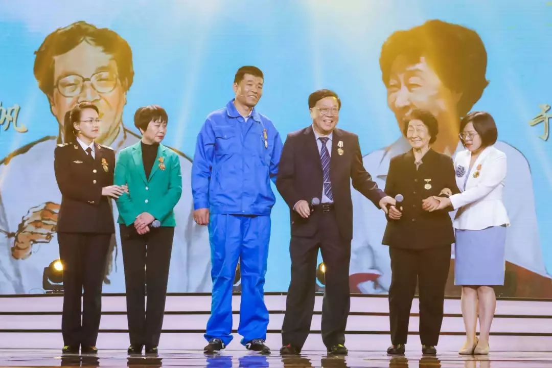 劳模包起帆,郭志刚,于漪,朱国萍等为我们讲述了他们的故事,他们在平凡