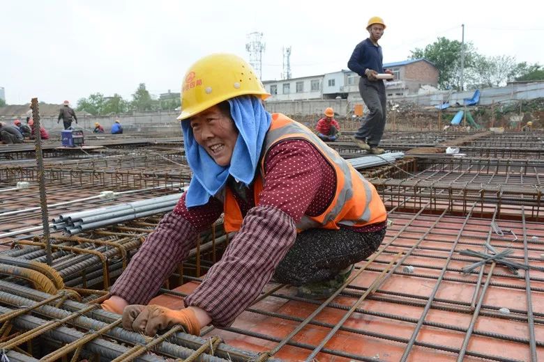 【头条】美得真实却不自知,劳动节,让我们一起致敬平凡的他们