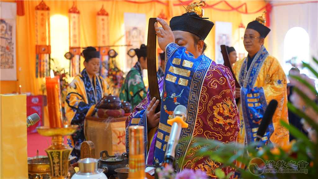 通渭湛龙观第三届超度祈福法会举行玉皇大表等科仪