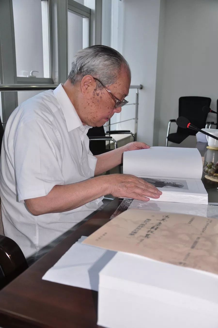 青版的味道 | 冯其庸:大块假我以文章_劳动