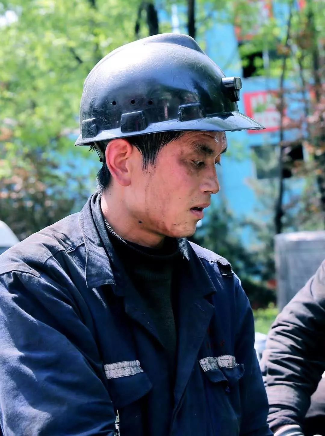 致敬劳动者耀州煤矿工人激情快闪引爆爱国热情