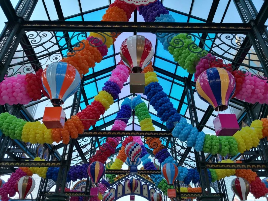 疯狂气球城即刻启程~将开园仪式的气氛推向高潮承载无数欢乐与美好的