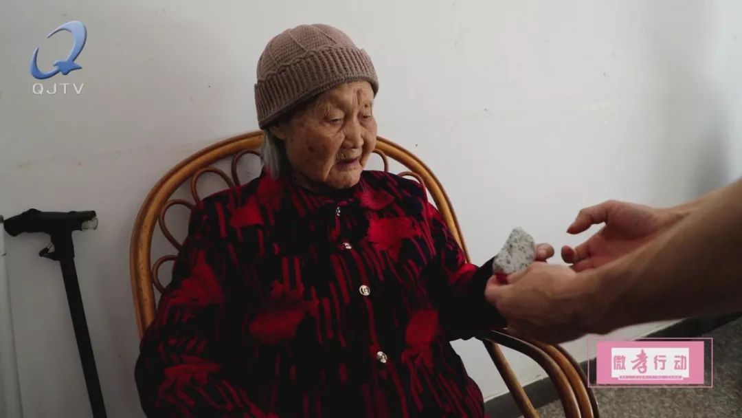 微孝行动邓小英常回家看看母亲我才会放心