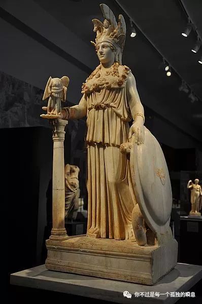 比如帕拉斯雅典娜巨像:设想一个庞大的大理石雕像,高大概十一米,身上