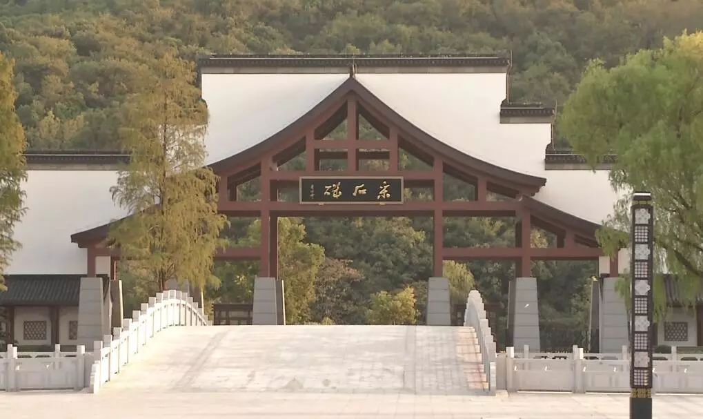 采石矶景区启用北大门,自驾前往请注意指示牌