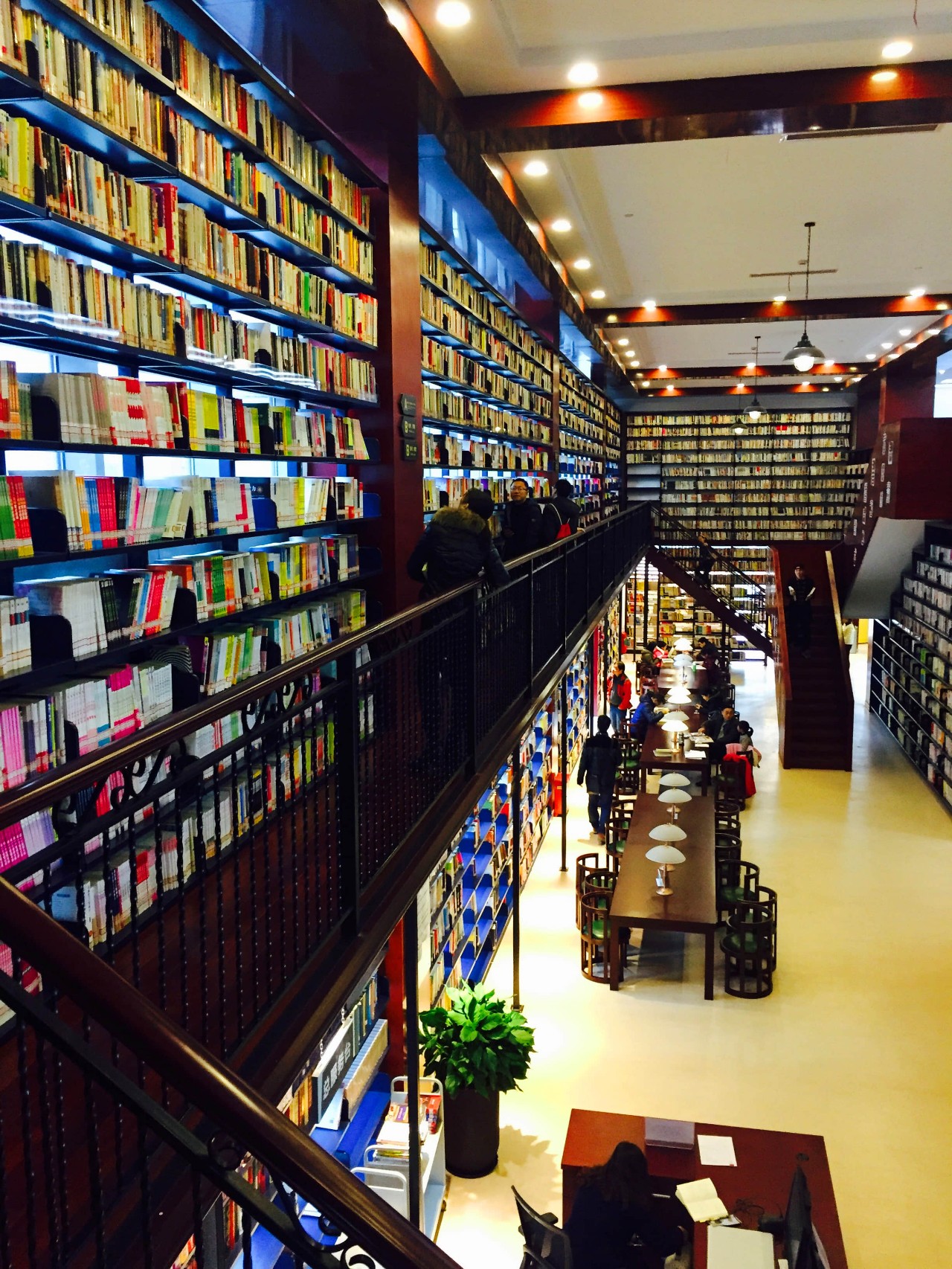 杭州这家图书馆拥有8米"大长腿",堪称殿堂范!_拱墅区