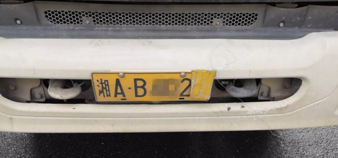 盘点那些秀出天际的遮挡号牌,交警:你们当我瞎吗?