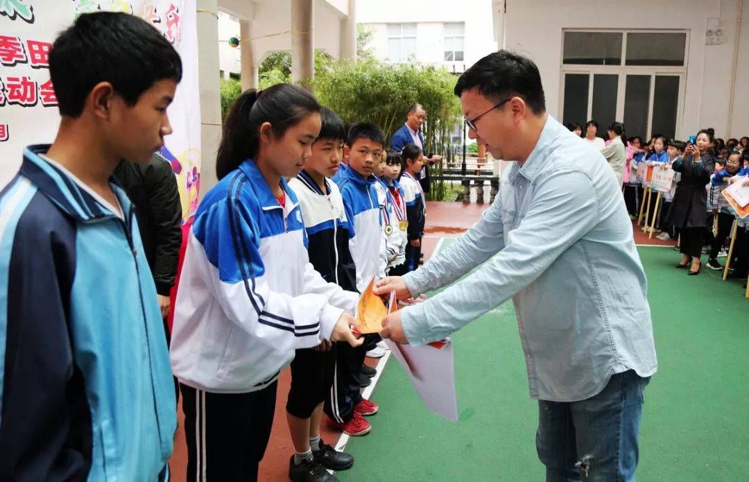 运动点燃激情,拼搏实现梦想——陈屿小学2019年春季田径运动会顺利