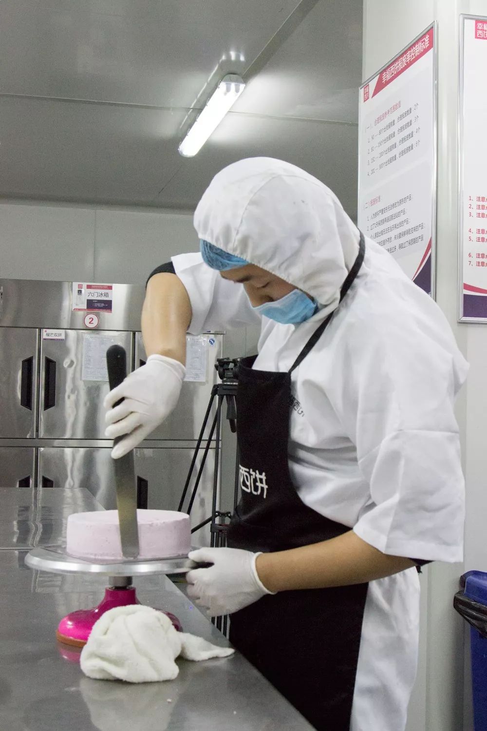 作为蛋糕行业o2o的领军者,『幸福西饼』开出了严苛的配送要求:73