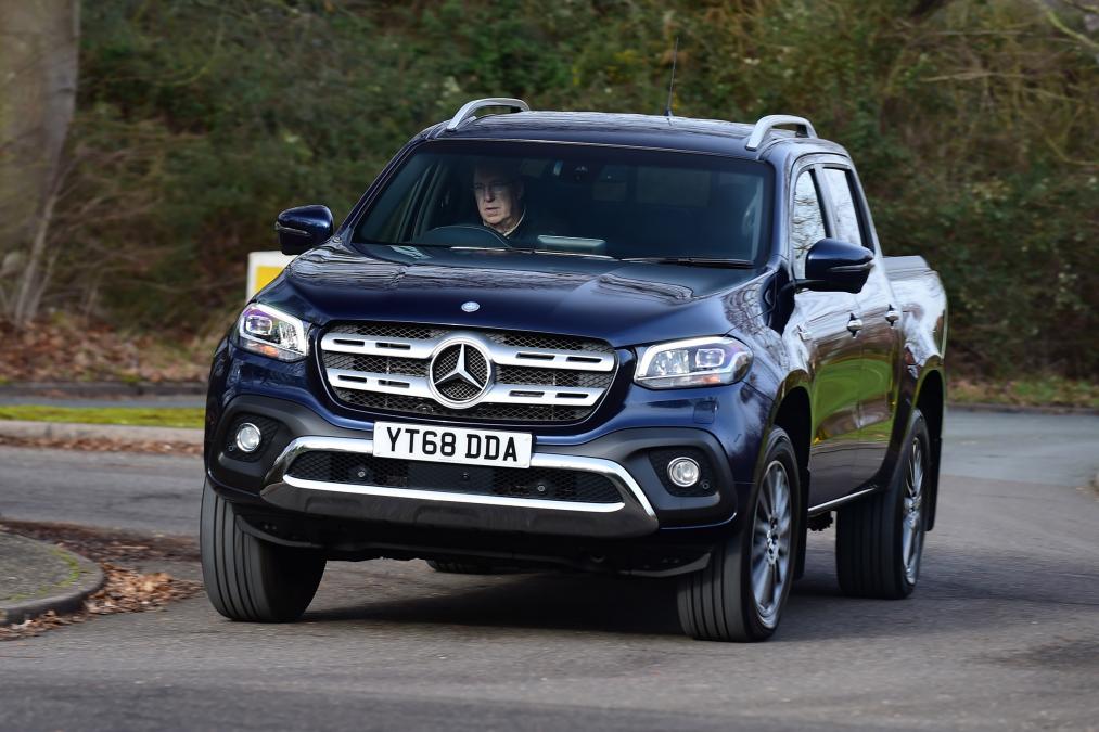 日产换壳后价值提升!19款全新奔驰x级皮卡x350d采用v6增压机