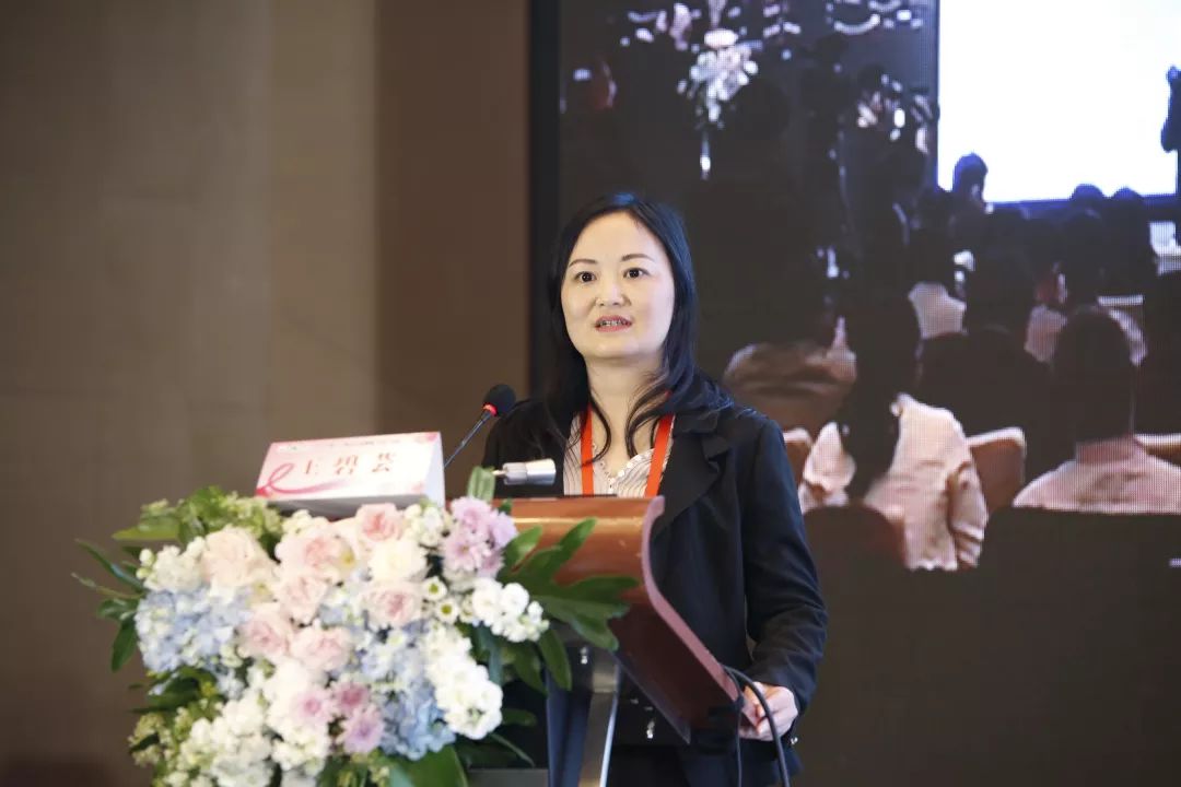 医院何建军教授讨论嘉宾:讲者:复旦大学附属肿瘤医院王碧芸教授主持