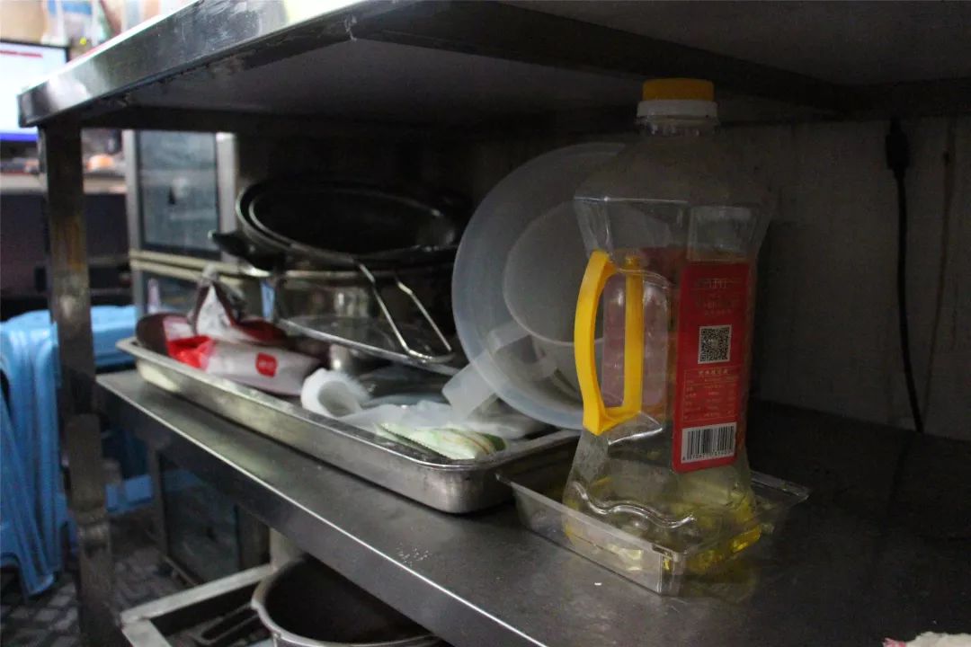 还敢喝奶茶来看看福泰隆广场14家奶茶店的后厨