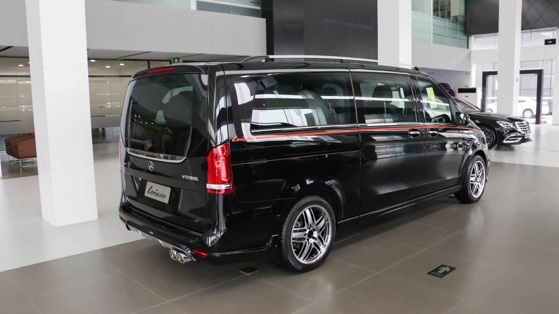 罗伦士定位——奔驰时装设计师lorinser成立于1930年,总部坐落在德国