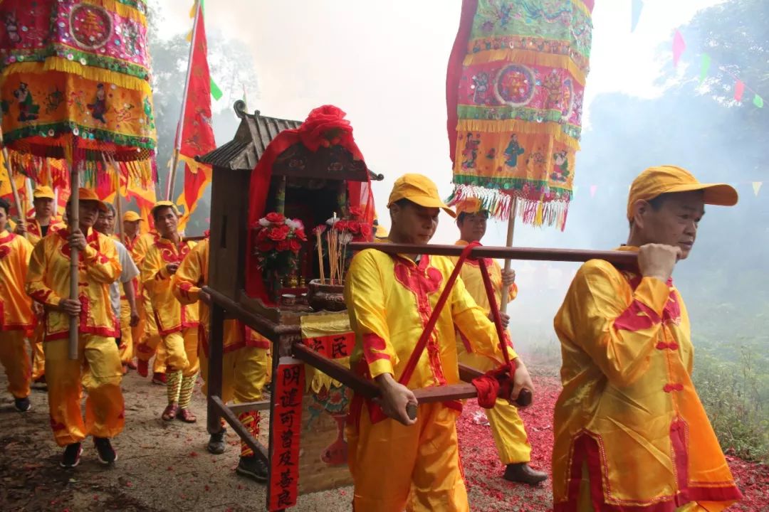 矮圍【三月二十六】,幾百人巡遊,風雨無阻!