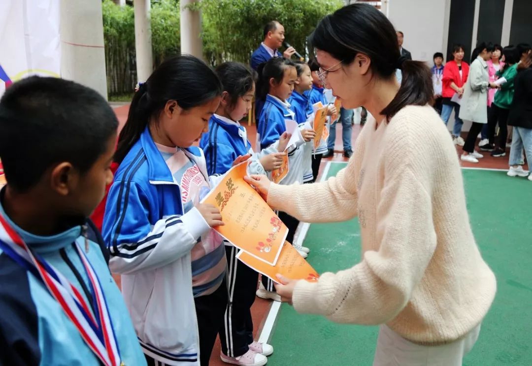 运动点燃激情,拼搏实现梦想——陈屿小学2019年春季田径运动会顺利