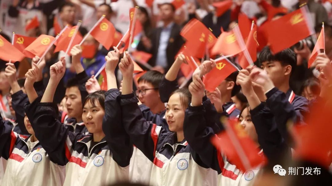 荆门举行纪念五四运动100周年主题团日活动,张爱国对青年们这样说