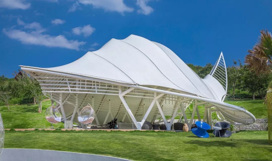 实景图▲"炫彩雨林"夜景结语:设计首创仿生帐篷建筑语汇,造型上融入