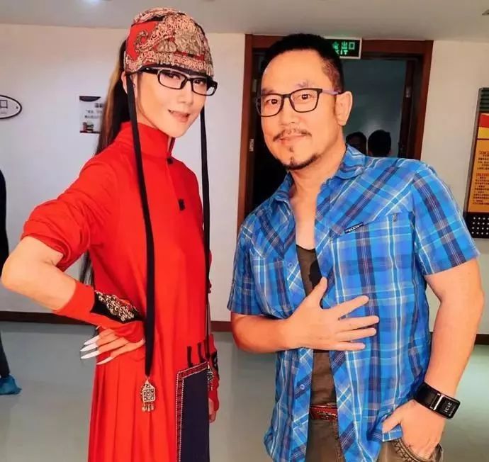 杨丽萍和她老公的照片图片