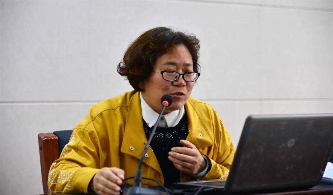 樊洁,刘强强等教师代表就本学科以及班级目前出现的问题进行分析并