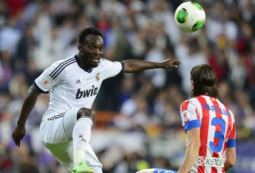 埃辛的童年时代,他总是带球绕着树跑,有时还会撞到树上