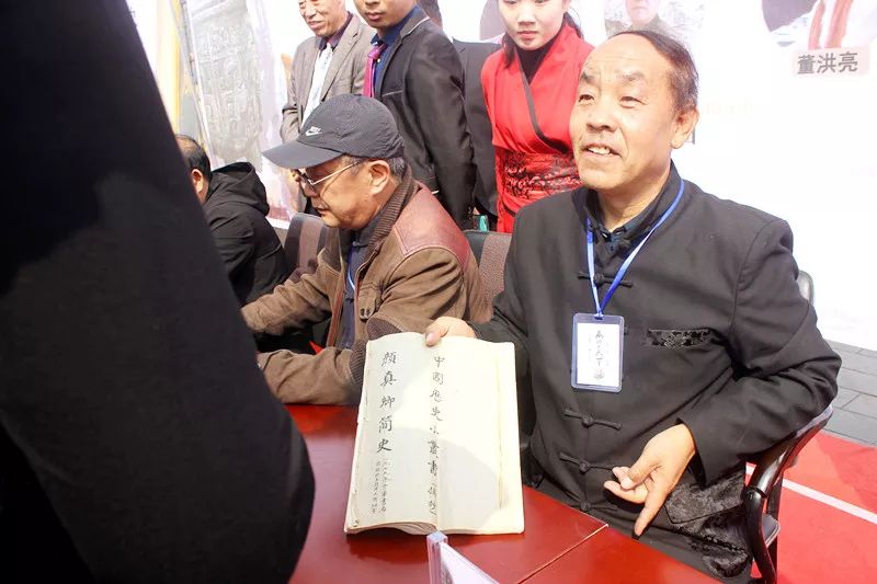 易县首届燕都古城公益鉴宝大会圆满落幕