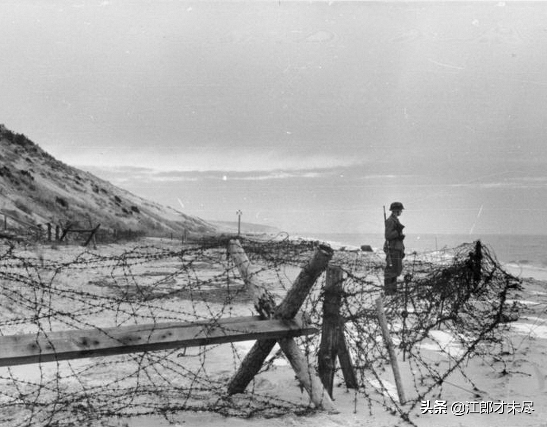 看看德军拍的诺曼底防御工事,觉得盟军死十几万人也不奇怪了