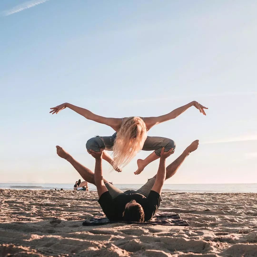 原创失眠真的不要紧学会放松更重要双人瑜伽助你优质睡眠