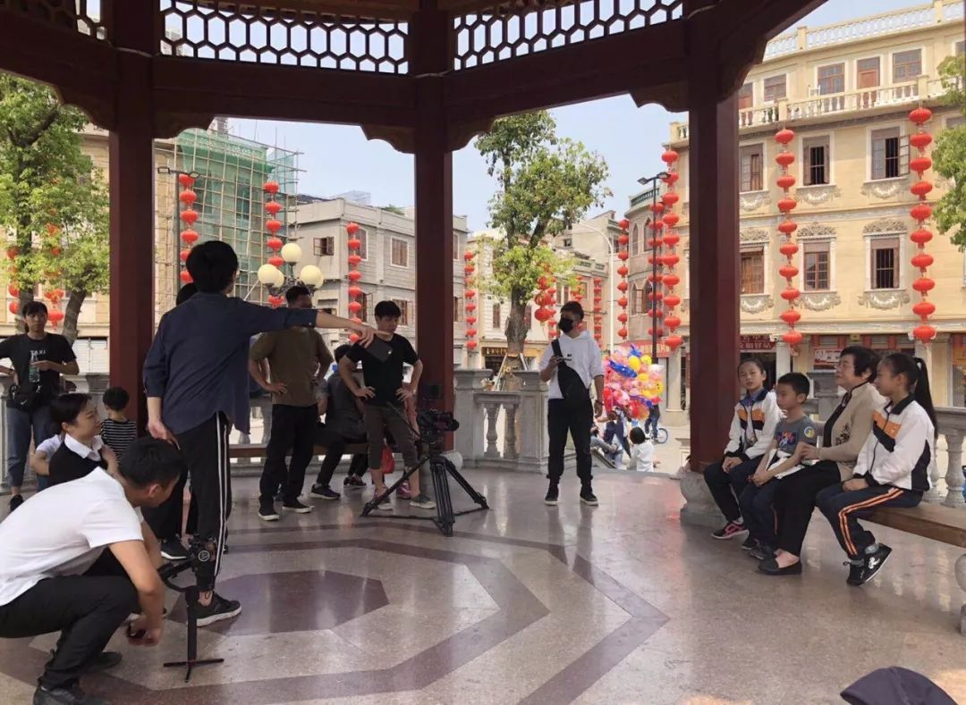 演员:宋亦乐 方少珊 卢泽萍柯灿阳 林少慧 马坤雄 李桂才主题书法:谢