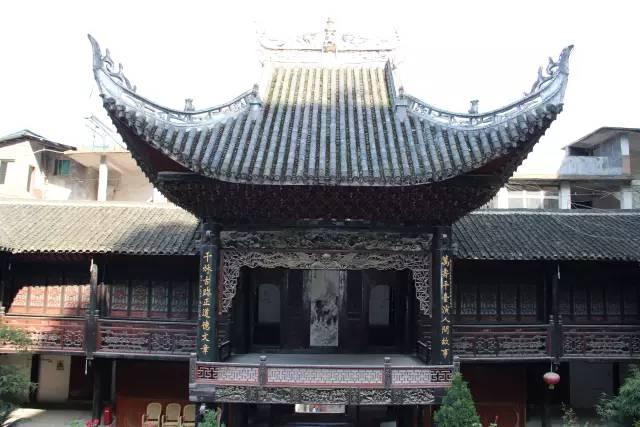 万寿宫周和顺盐号又称周家盐号,是思唐古建筑群之一, 坐落在乌江之畔