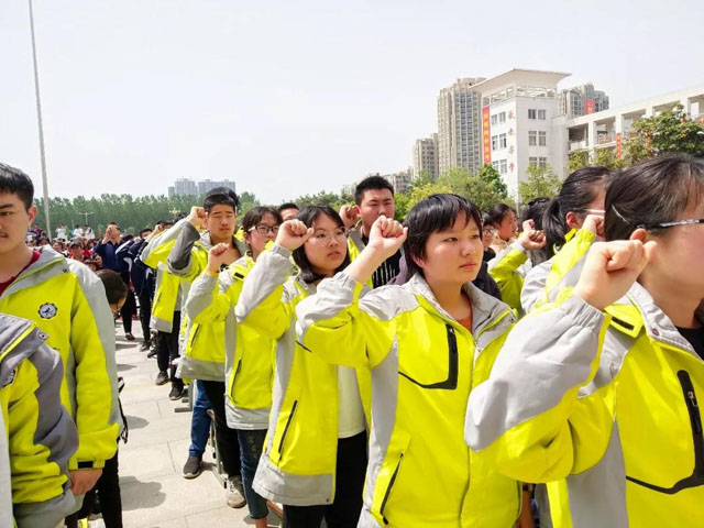邓州一高举行期中考试总结大会暨校园开放日活动