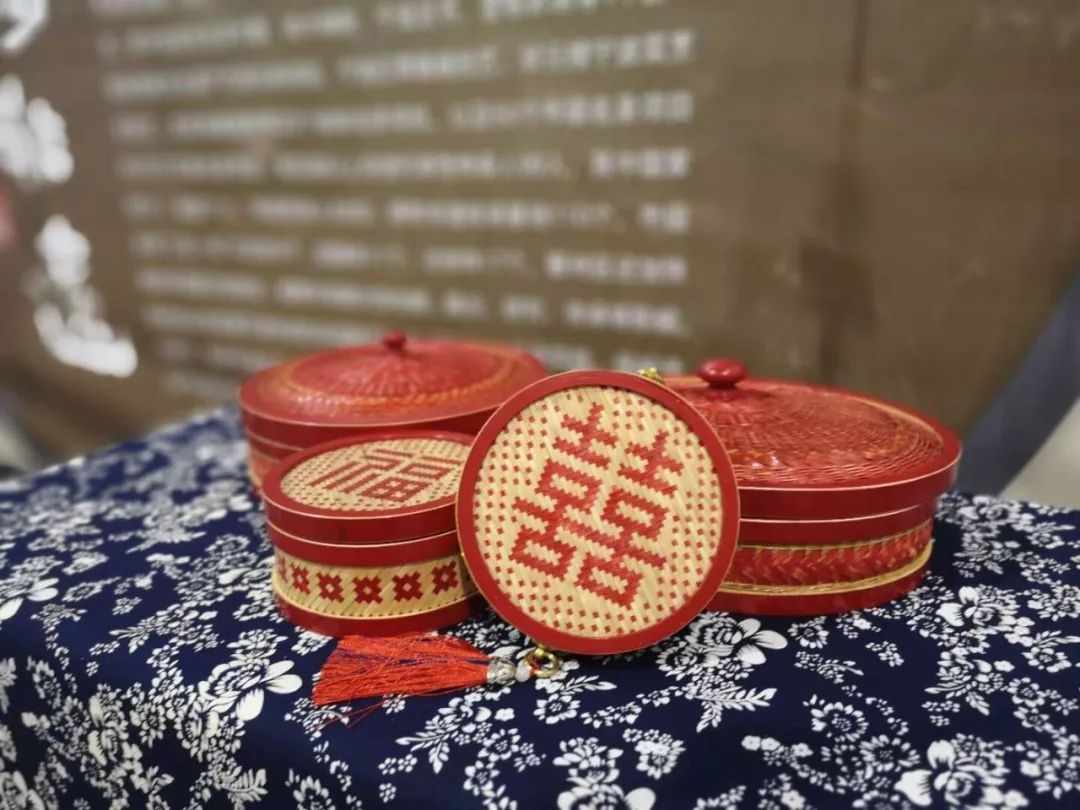 我区金银彩绣和竹编系列产品上榜省优秀非遗旅游商品啦