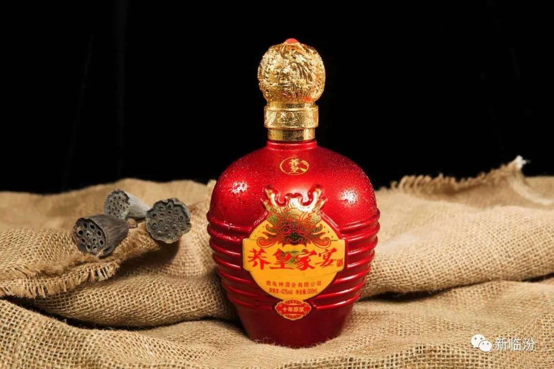 以劳动庆五一临汾福彩志愿者开展清洁公交站牌公益活动