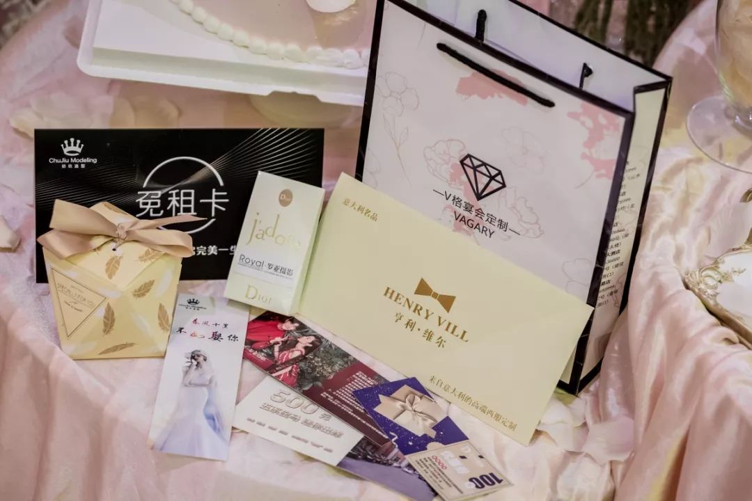 还有创意的上菜秀大厅效果图一楼(明档*当地本土菜系) 任你挑选接下来