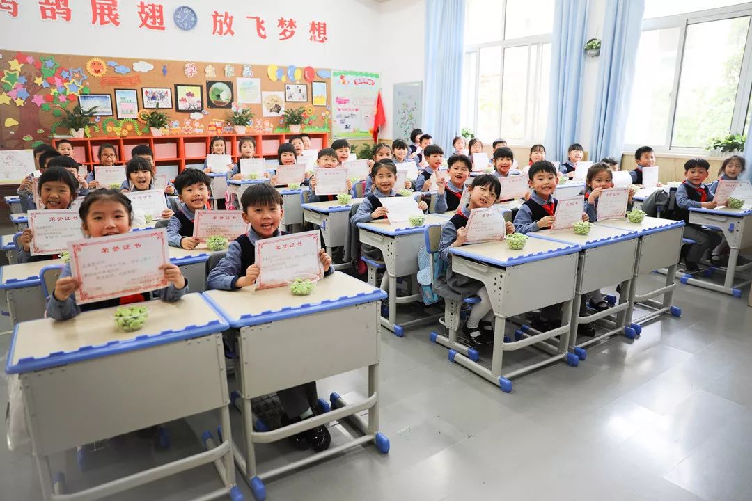 校园风采红色五月情劳动我最美丨海正育才小学开展迎五一系列活动