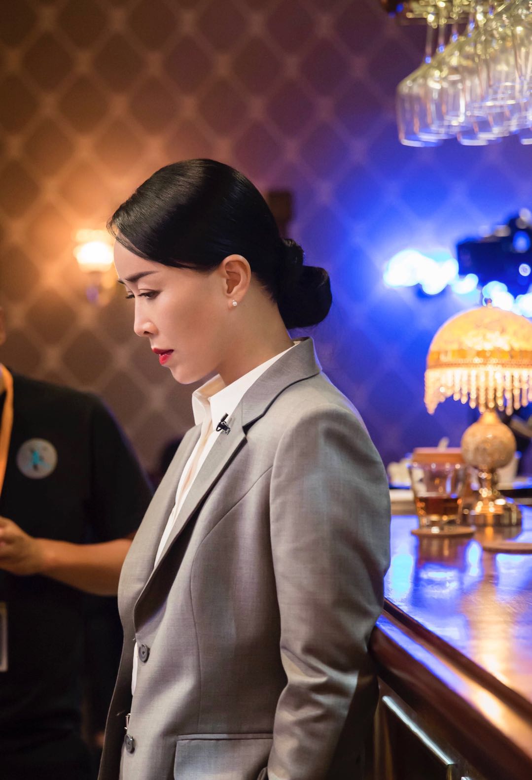 "歌坛一姐"那英气质回归!西装配阔腿裤优雅大气,美得不像52岁