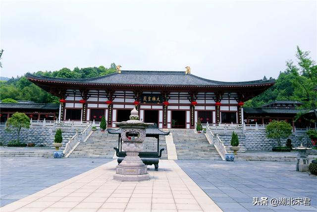 曹山宝积寺,是中国佛教禅宗五大派系之一—曹洞宗的祖庭,是中国三大