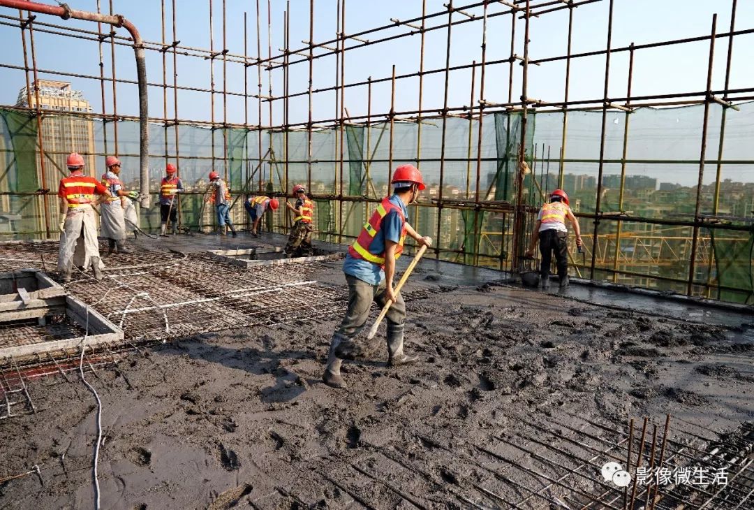 4月27日,我来到江阳建设集团一处位于江阳区的在建项目工地,拍下了