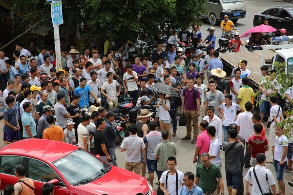 时,或者近期报道本市流感频发时,要避免孩子到人群密集的地方去活动