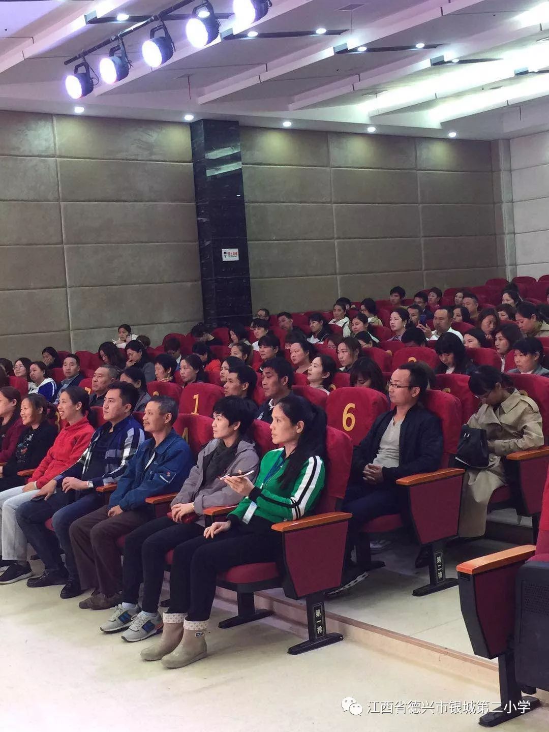 今日新闻用家训育家风用家风促校风王山老师宣讲团来