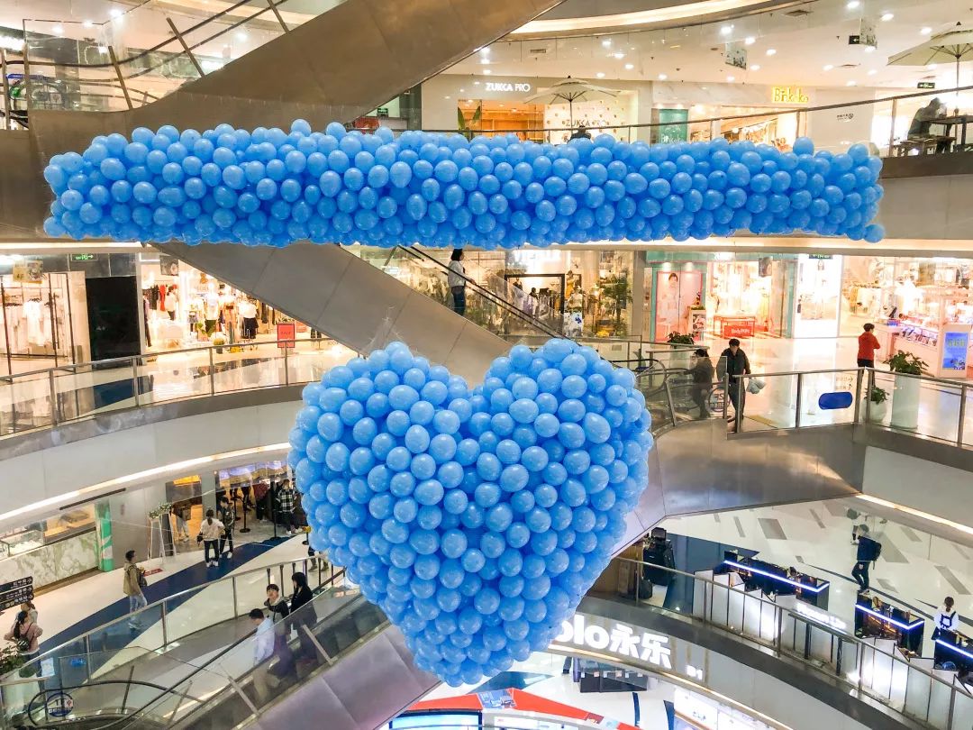 这些气球里可暗着"惊喜"哦~这可不是一次普通的气球雨哦这里还将空降