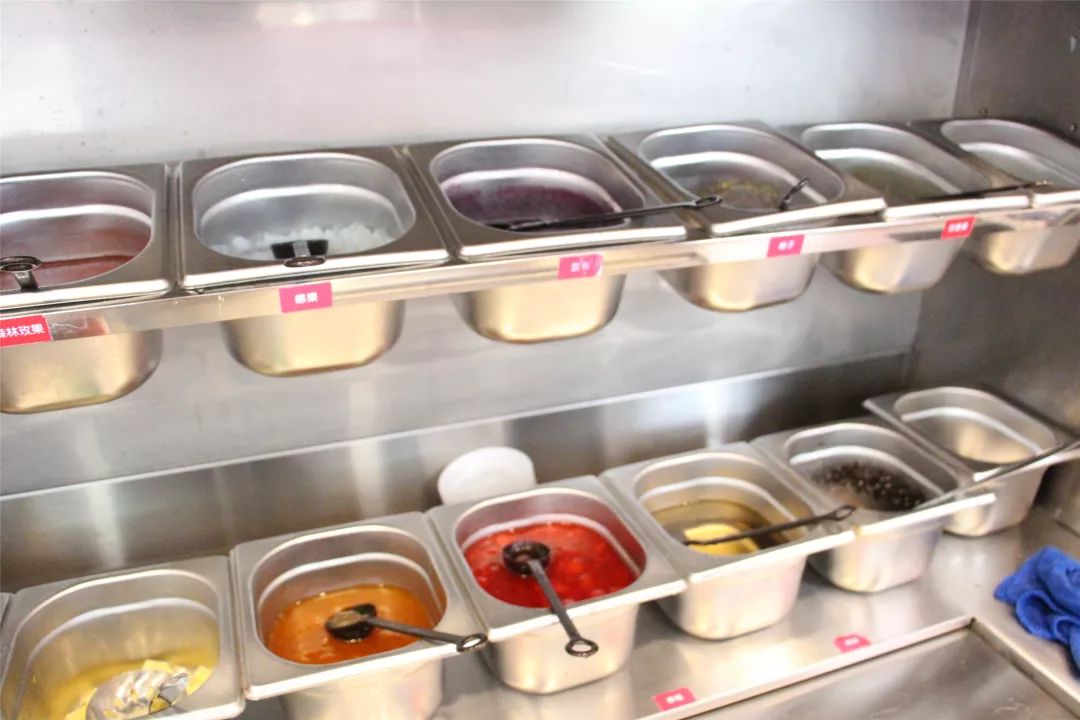 还敢喝奶茶来看看福泰隆广场14家奶茶店的后厨